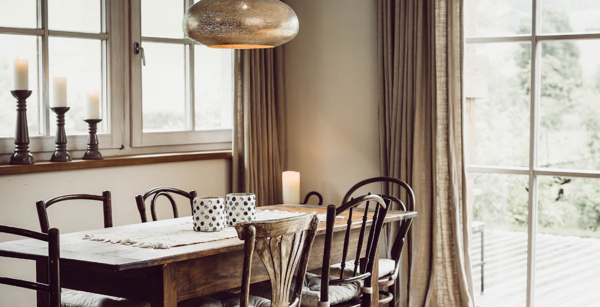 Luxus Ferienhaus Chalet Wohnküche-2 Naturmaterialien und ästhetische Details im Wohnraum des Chalet N° 2