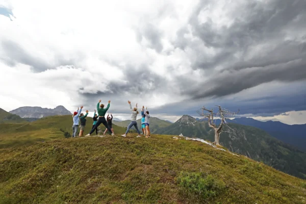 Yoga loosbuehel gewitterstimmung chalet stolz
